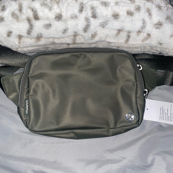 NWT LULULEMON EVERYWHERE BELT BAG - Picture 15 of 15